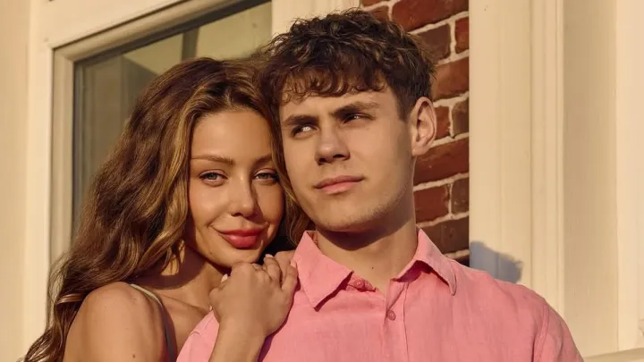 Син Тіни Кароль вийшов на сцену під час концерту своєї мами: зворушливе відео зі співачкою