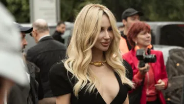 Лобода в спокусливому образі відвідала Париж: на якому fashion-заході перебувала співачка