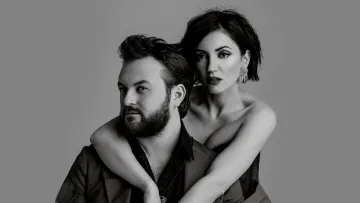 Весільна сукня та поцілунок: Цибульська влаштувала перформанс на концерті DZIDZIO у відповідь на чутки