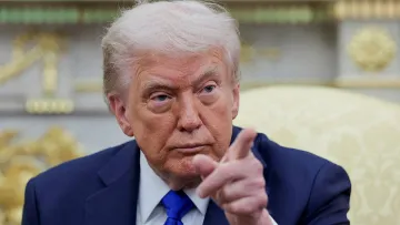 Торговельна війна загострюється: рішення Трампа про 100% мита для Китаю обвалило світові індекси — фінансовий шок