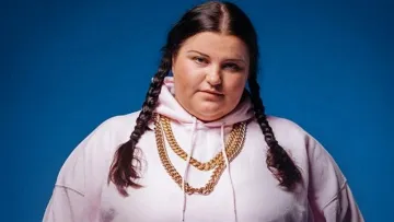 Alyona Alyona показала відео «тихого полювання»: зіркова співачка вирушила в ліс по гриби – що вдалося зібрати