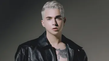 «10 років карʼєри, служінню людям та мистецтву»: MELOVIN поділився спогадом та нарвався на хейт у соцмережах