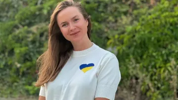 Розкішний подарунок для батька: Еліна Світоліна придбала новенький білий Mercedes-Benz - фото