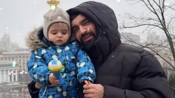 «Хай Бог нас почує»: Козловський із сином Оскаром заспівали просто неба і розчулили фанатів