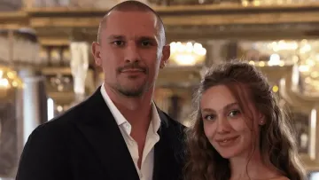 Надін Головчук показала каблучку від Цимбалюка: скільки коштує ювелірна прикраса переможниці «Холостяка»