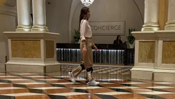 Ходьба стає легшою: на CES 2026 презентували механічні кросівки Sidekick