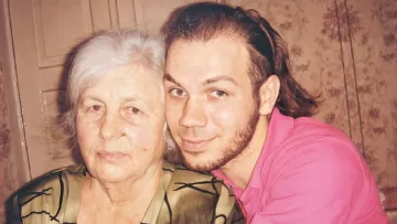 «Морально не витримала жаху»: Андре Тан повідомив про смерть бабусі