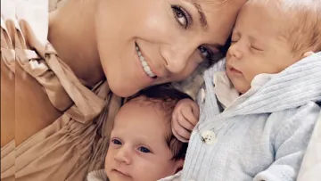 «Ви народилися під час магічної снігової бурі»: Дженніфер Лопес привітала синів-близнюків із 18-річчям