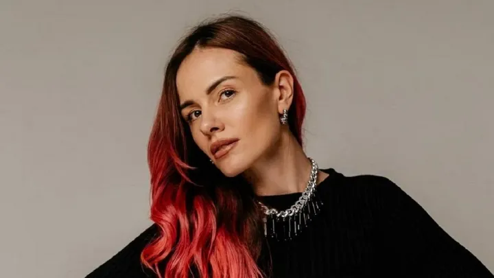 MamaRika з сином застрягли в Дубаї: співачка вимушено перенесла концерти в Україні