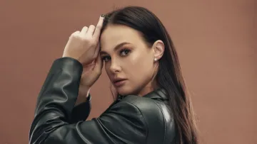 Тюльпани, телефон і сльози доньки: як дружина Позитива відсвяткувала день народження