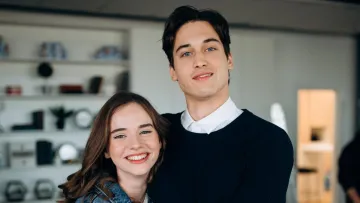 «Підійшов, кажу: «Мене чекаєш?»: кінозірка Іван Довженко розповів, як познайомився з коханою, яка також акторка