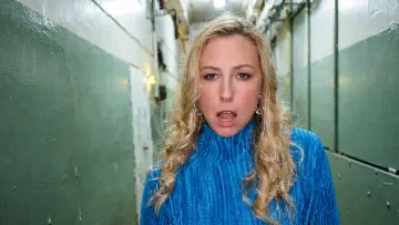 «Бешкетний настрій»: Тоня Матвієнко показала пікантне відео у блакитній сукні