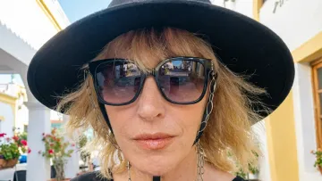 «Світло в душі залишилось»: 76-річна Алла Пугачова розбурхала мережу великоднім фото в ефектному образі