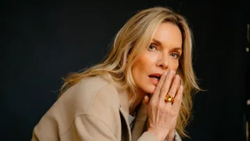 Мішель Пфайффер виповнилося 68 років: як котяча грація Голлівуду навчилася зупиняти час без жодної магії