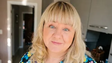 «Мама їй завжди говорила, що сцена - то не її»: екс-продюсерка Полякової розповіла про родину співачки