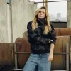 «Бути собою у світі»: Катерина Кузнєцова в гранж‑кежуалі позувала на даху київської висотки