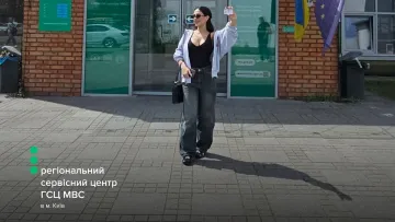 «Будьте безпечними та ввічливими водіями на дорозі»: співачка Skylerr пересклала на права після порушень