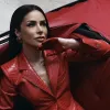 Ультракоротка спідниця та шкіра: ексхолостячка Злата Огнєвіч показала пікантні кадри на вулицях Чикаго 