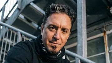 Помер Лу Коллер: фронтмен та співзасновник культового хардкор-гурту Sick Of It All пішов із життя у 59 років