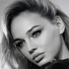 «Її енергія – це її сила»: Дар'я Білодід вразила стильними фото в шкіряному корсеті та рукавичках