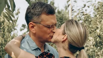 «Заробляє більше, ніж я»: кохана Кулеби зізналася, як змінилися його доходи після звільнення з МЗС