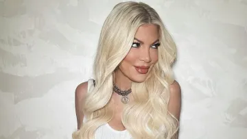 Торі Спеллінг ошелешила фанів новими фото: як у 52 роки виглядає Донна з серіалу «Беверлі-Гіллз, 90210‎»