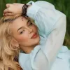 У червоному костюмі: співачка Аліна Гросу потішила фотографією новонародженого сина 