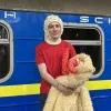 У в'язаному шоломі й не тільки: Укрзалізниця показала, як Nemo виїжджав з України