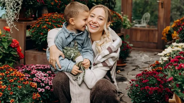 «Тепла осінь, сповнена надією»: дружина Віктора Павліка показала рідкісні та ніжні фото з сином