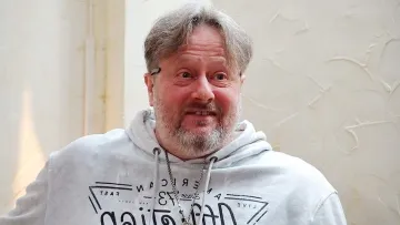 Загрожує інвалідний візок: режисер «‎Сватів» Радзюкевич, який підтримує війну, має серйозну хворобу