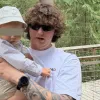 «Яка любов до тата!»: обранець Лесі Нікітюк замилував мережу фото з сином