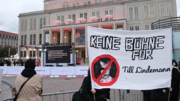 Проти фронтмена Rammstein ініціювали мітинг: в чому німці звинуватили колишнього Лободи Тілля Ліндеманна