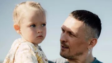 «Моя маленька принцеса»: легенда боксу Олександр Усик замилував мережу фото з донечкою