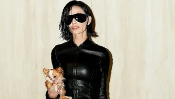 Демі Мур здивувала худобою на показі Gucci: акторка стала однією з головних зірок шоу