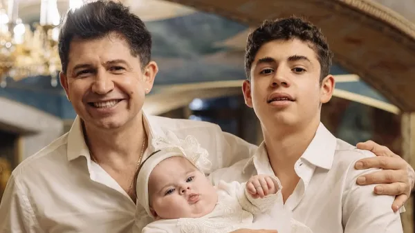 «Нам сьогодні 8 місяців»: Андрій Джеджула замилував мережу архівними кадрами з хрестин доньки