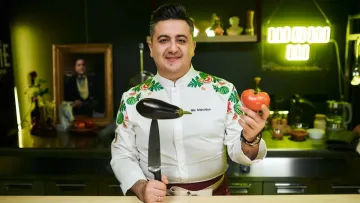 З'їдять за п'ять хвилин: зірка «МастерШеф» показав, як приготувати швидку закуску з баклажанів