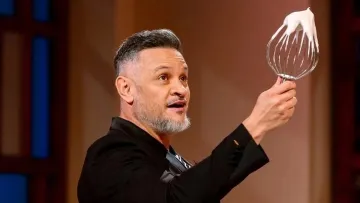 Млинцева вежа з карамеллю: Ектор Хіменес-Браво поділився несподіваним рецептом