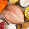 До чого може призвести дефіцит білка в організмі: експерти розкрили, чому його важливо вживати після 50