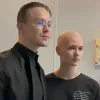 Здійснив давню мрію: Артем Пивоваров відвідав дівчину, що хворіє раком – співак розчулив подарунком для неї