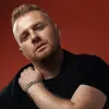 «Не міг скласти губи в трубочку»: відомий український співак вперше розповів про параліч обличчя