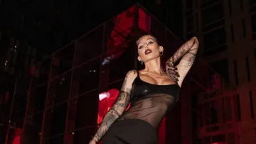 Скандальна Алхім станцювала під культову пісню лише в одному купальнику: шанувальники в захваті