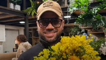 Легка елегантність, чорний шик та сміливий денім: Андре Тан показав стильні образи до 8 березня