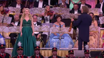 «Щедрик» на великій сцені – з українською душею: співачка Анна Рекер вразила світ виконанням легендарної пісні