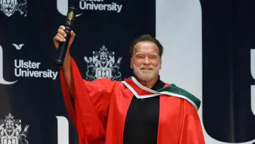 Арнольд Шварценеггер шокував новим досягненням: «Залізний Арні» отримав докторський ступінь