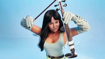 «Кожен має свій голос»: Ассія Ахат похизувалася стрункою фігурою та звернулася до підписників 