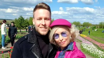 «Іноді дивлюся на Нетфлікс серіал і чую голос синочка»: співачка Астрая розповіла, ким працює її єдиний син