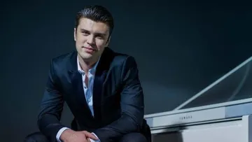 Піаніст Євген Хмара здивував виконанням пісні «Як тебе не любити, Києве мій»: у мережі відреагували 