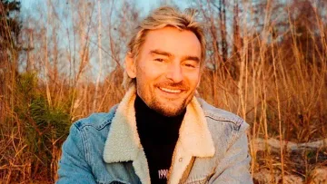 Алан Бадоєв опублікував власні ретро-фото: ось як режисер виглядав у молодості