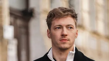 Відомий український актор показав, чим спокушає жінок: пікантні фото зірки серіалу «‎Спіймати Кайдаша»