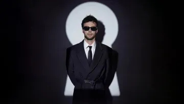 «Даруємо вам музичну листівку»: Макс Барських презентував відеокліп на пісню «Не складається»